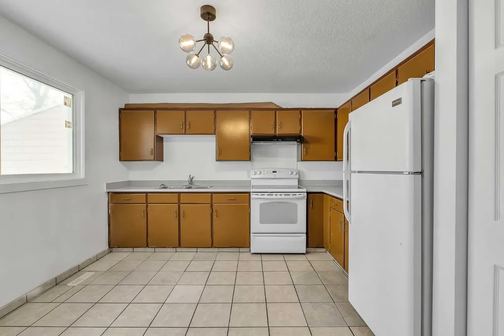 318 Marlborough Way NE Calgary AB T2A 6R9