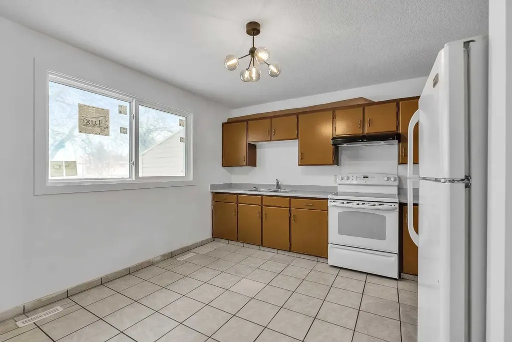 318 Marlborough Way NE Calgary AB T2A 6R9