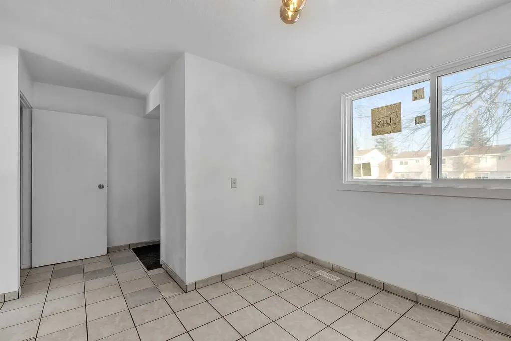 318 Marlborough Way NE Calgary AB T2A 6R9