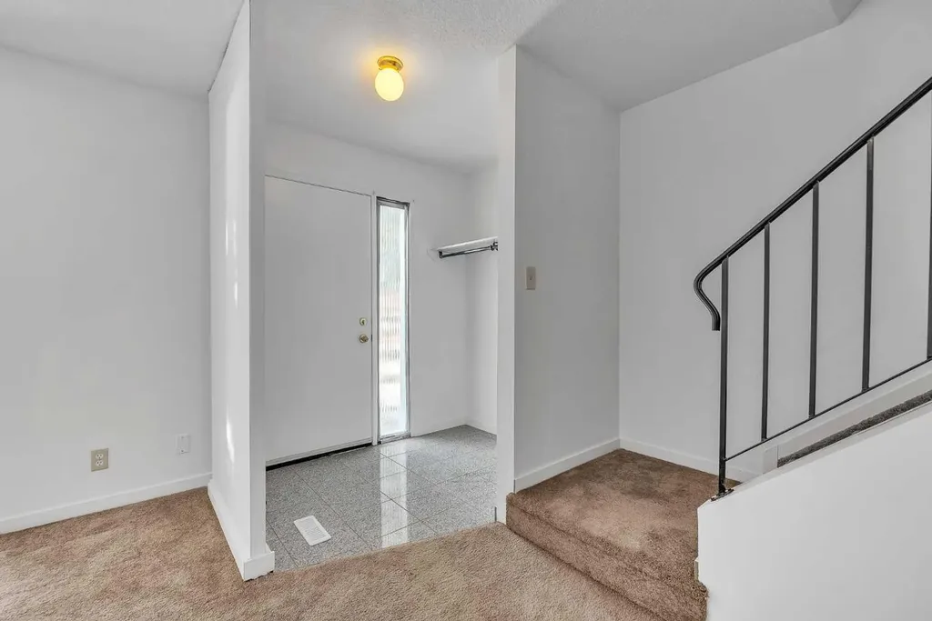 318 Marlborough Way NE Calgary AB T2A 6R9