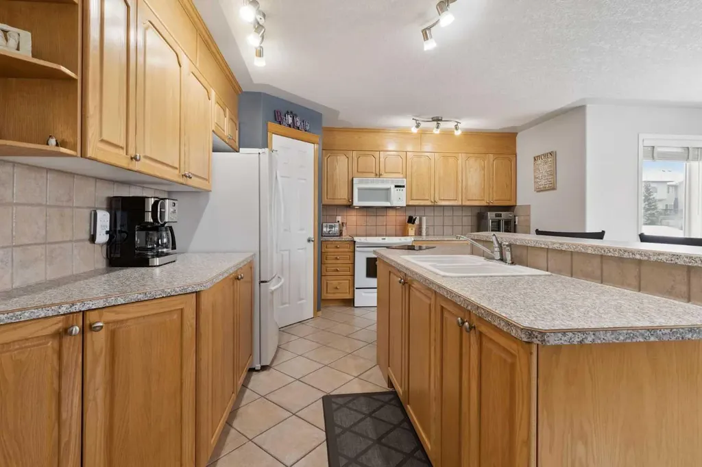 115 Cove Crescent Chestermere AB T1X 1J5