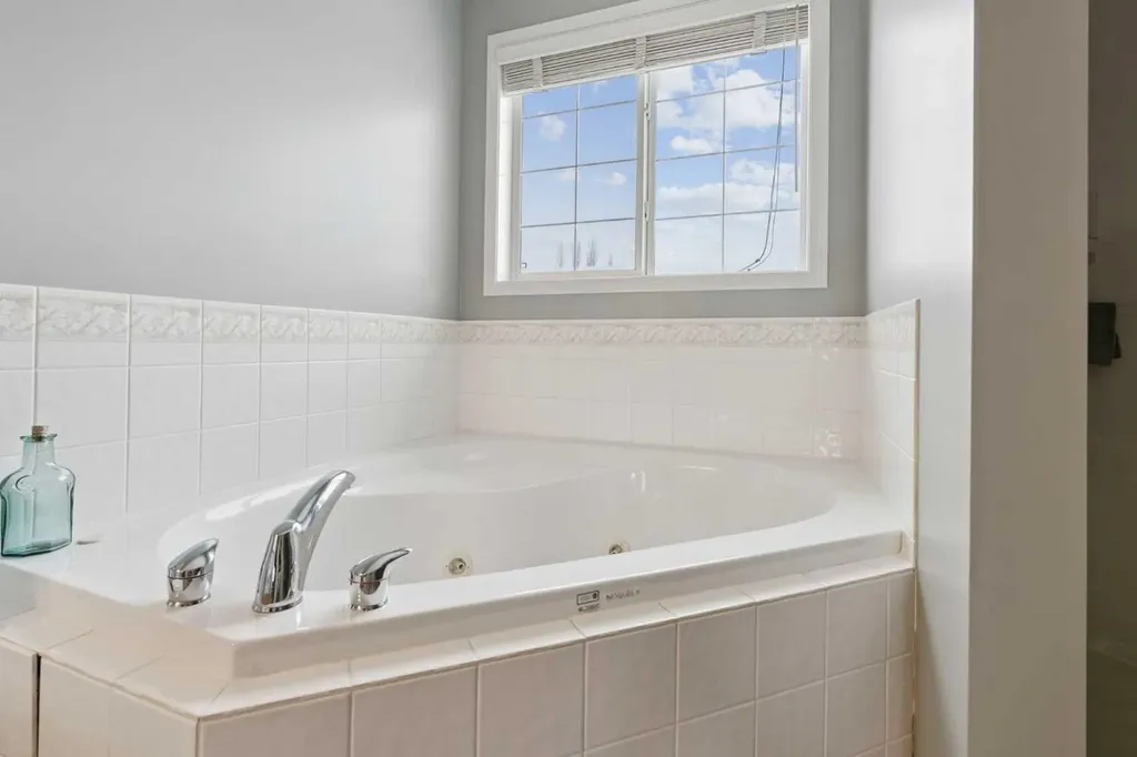 115 Cove Crescent Chestermere AB T1X 1J5