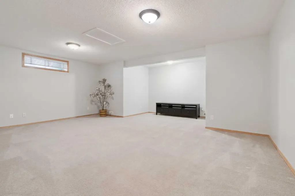 115 Cove Crescent Chestermere AB T1X 1J5