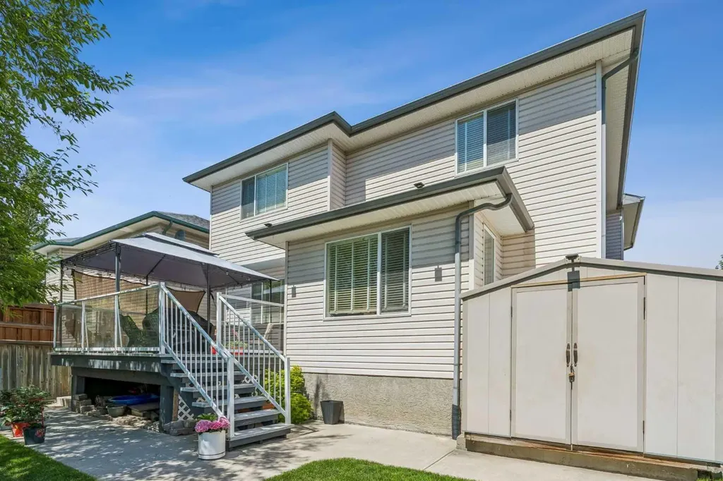 115 Cove Crescent Chestermere AB T1X 1J5