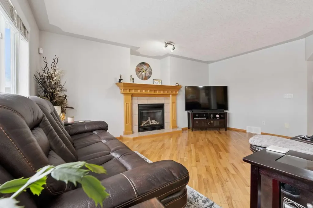 115 Cove Crescent Chestermere AB T1X 1J5