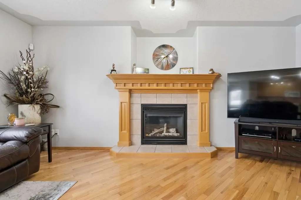 115 Cove Crescent Chestermere AB T1X 1J5