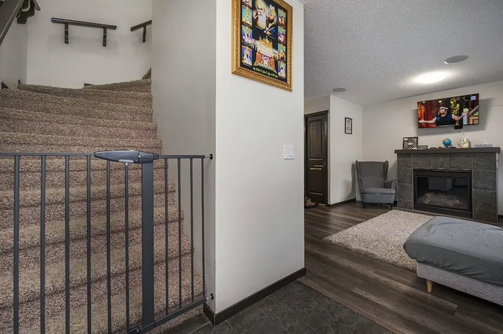702 Panamount Boulevard NW Calgary AB T3K0P7
