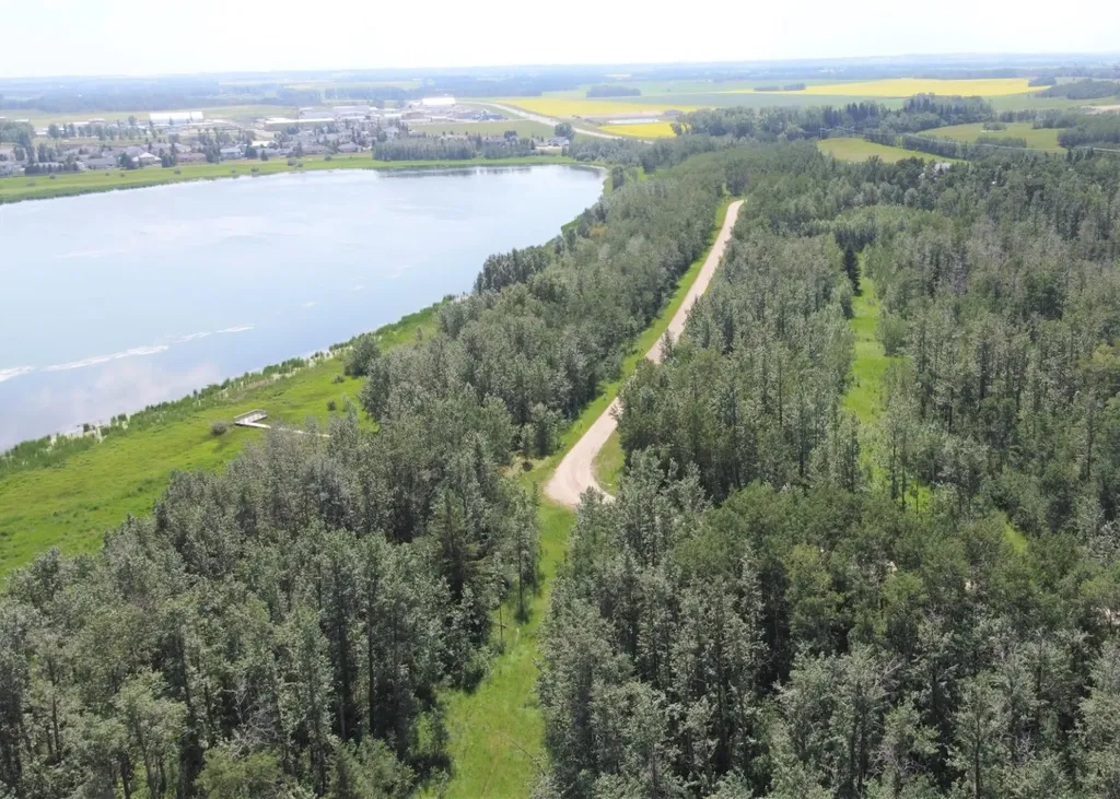 5650 Lakeside Way Innisfail AB T4G 0H4