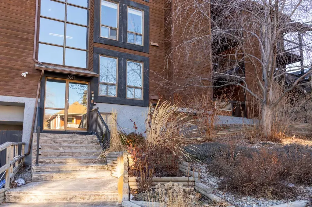 2611 15a Street SW Calgary AB T2T 4C1