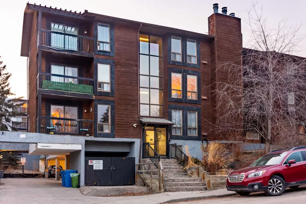 2611 15a Street SW Calgary AB T2T 4C1