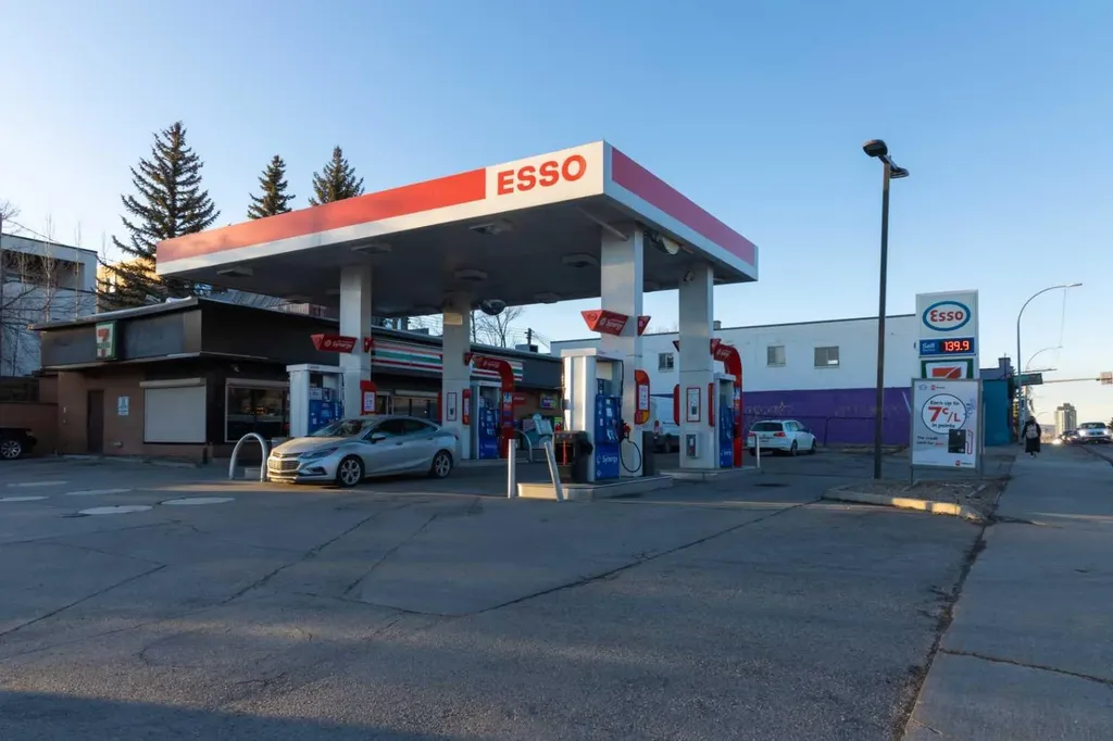 2611 15a Street SW Calgary AB T2T 4C1