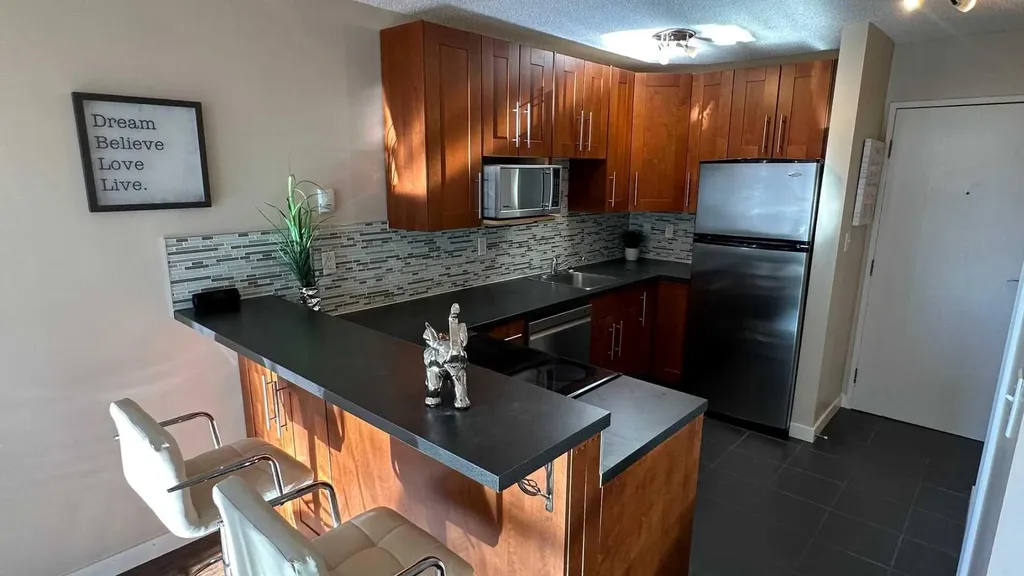 340 14 Avenue SW Calgary AB T2R1H4