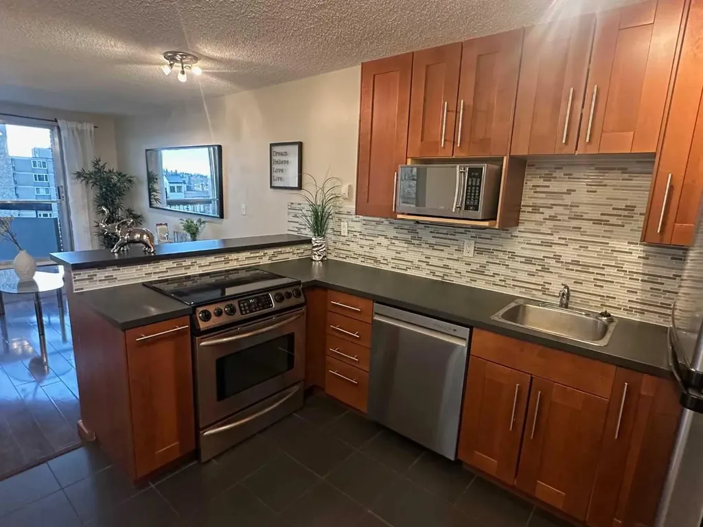 340 14 Avenue SW Calgary AB T2R1H4