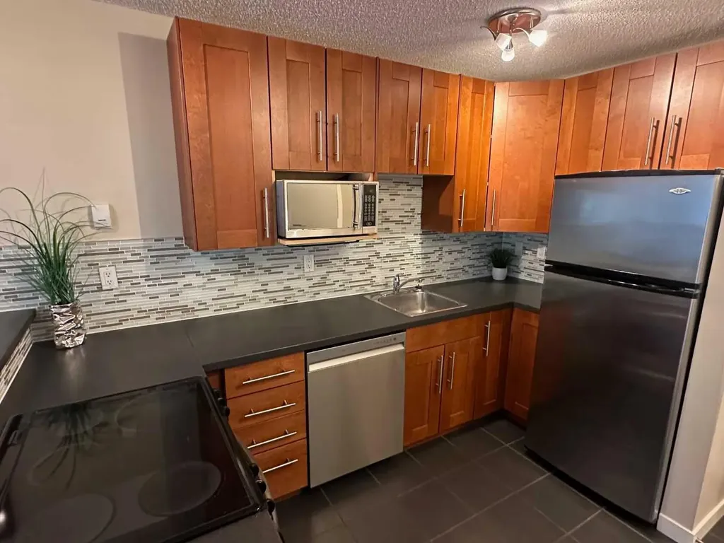 340 14 Avenue SW Calgary AB T2R1H4