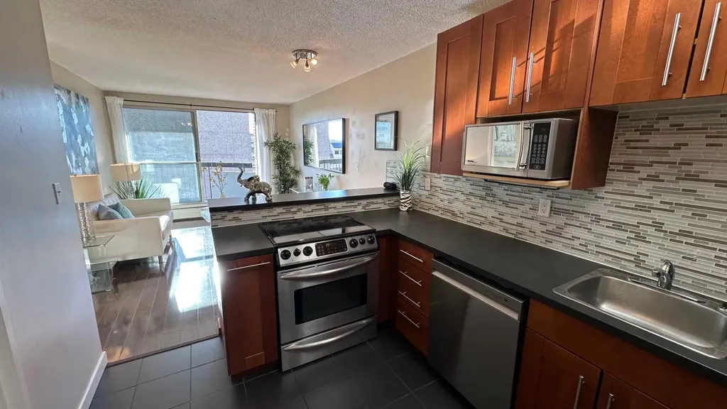 340 14 Avenue SW Calgary AB T2R1H4