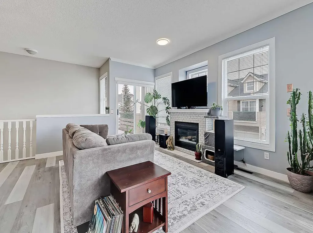 104 Prestwick Gardens SE Calgary AB T2Z 3V4