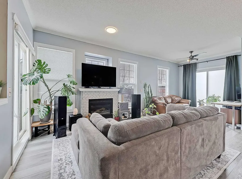 104 Prestwick Gardens SE Calgary AB T2Z 3V4