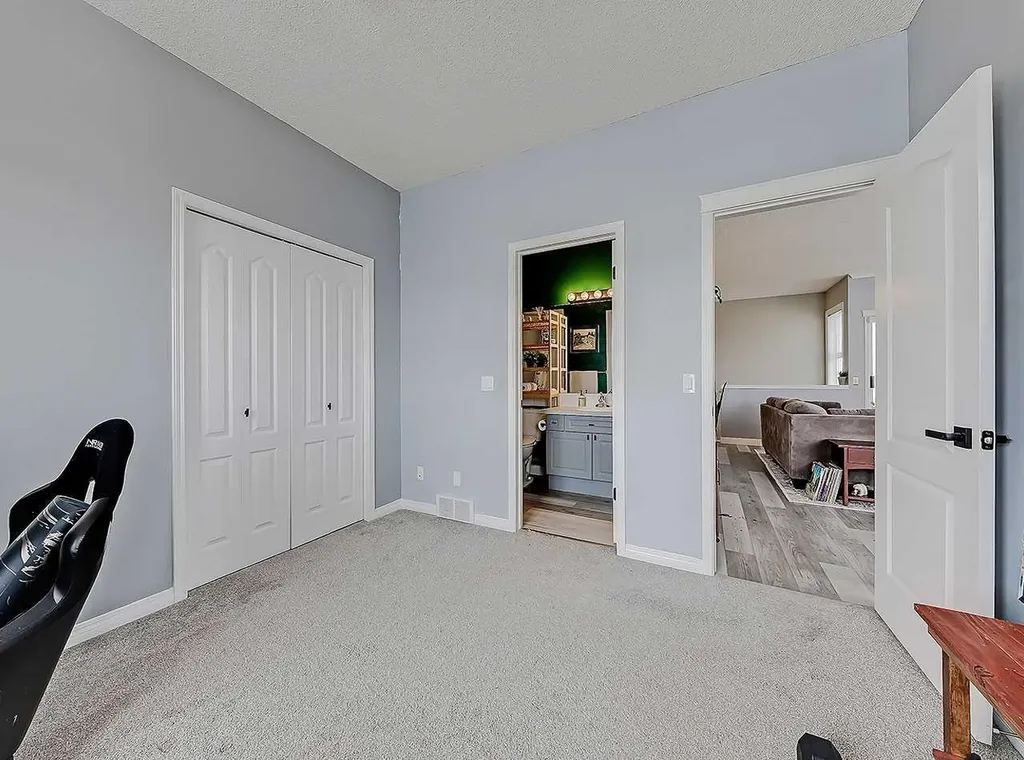 104 Prestwick Gardens SE Calgary AB T2Z 3V4