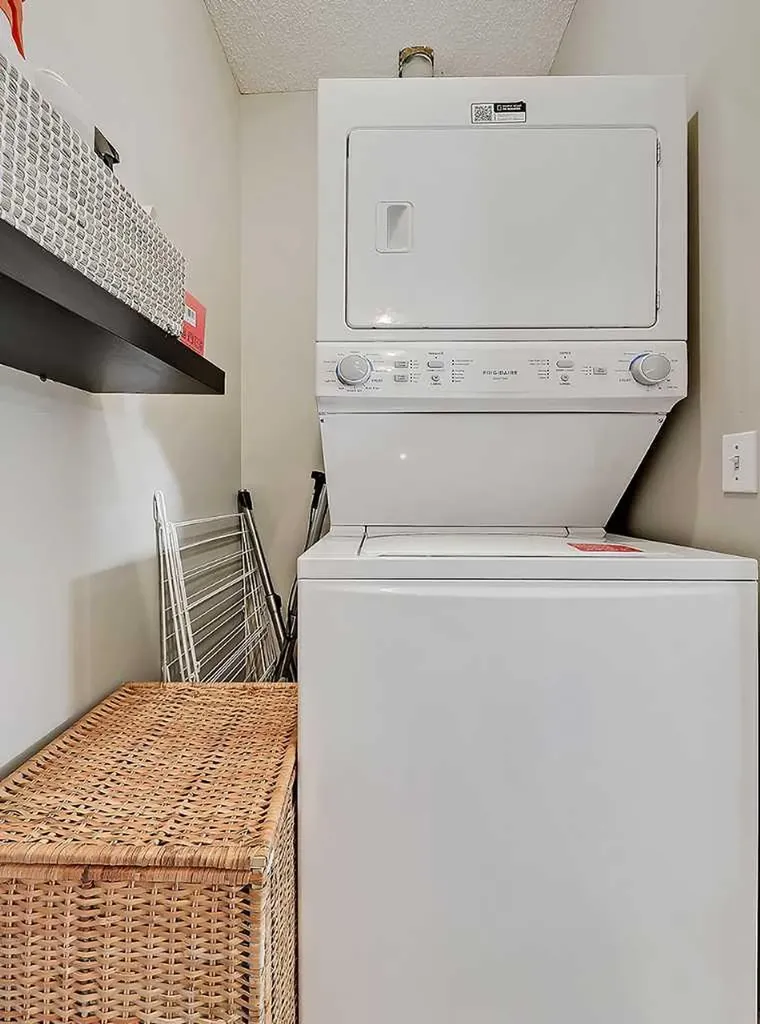104 Prestwick Gardens SE Calgary AB T2Z 3V4