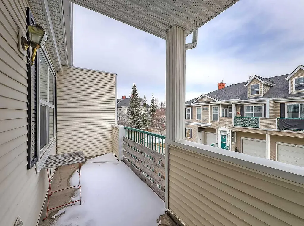 104 Prestwick Gardens SE Calgary AB T2Z 3V4