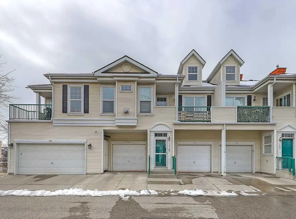 104 Prestwick Gardens SE Calgary AB T2Z 3V4
