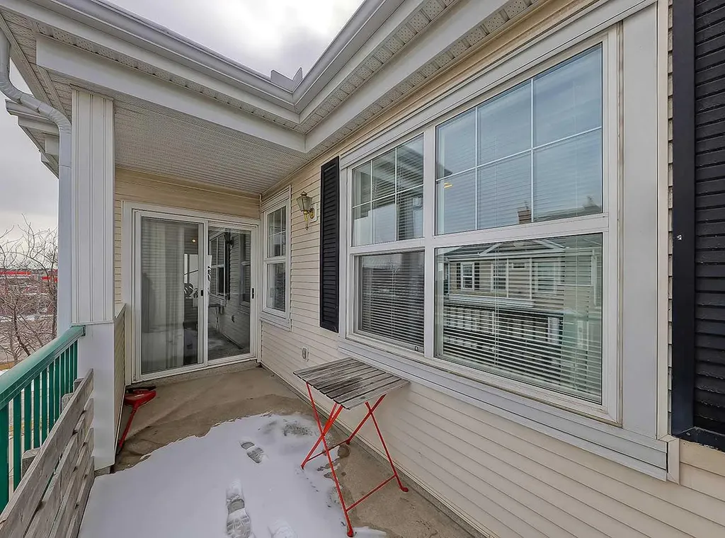 104 Prestwick Gardens SE Calgary AB T2Z 3V4