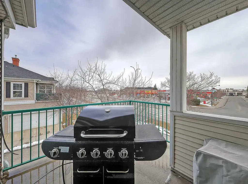 104 Prestwick Gardens SE Calgary AB T2Z 3V4