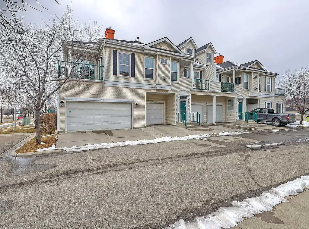 104 Prestwick Gardens SE Calgary AB T2Z 3V4