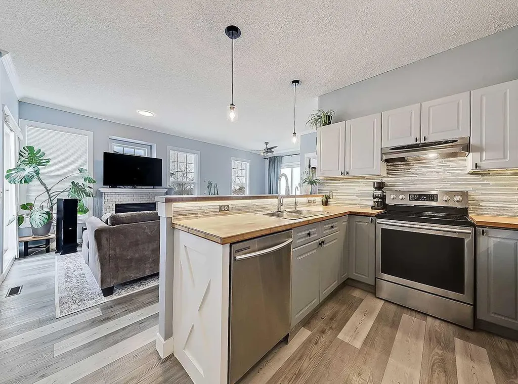 104 Prestwick Gardens SE Calgary AB T2Z 3V4