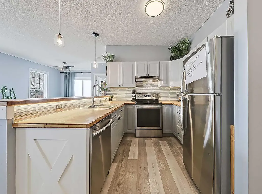 104 Prestwick Gardens SE Calgary AB T2Z 3V4