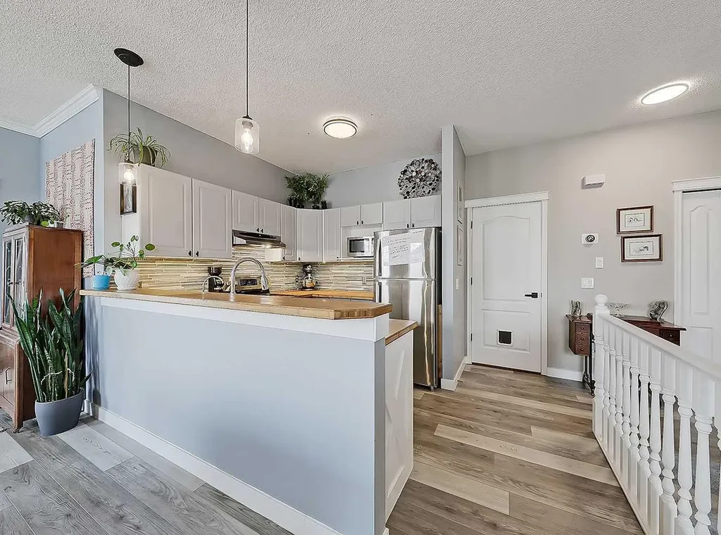104 Prestwick Gardens SE Calgary AB T2Z 3V4