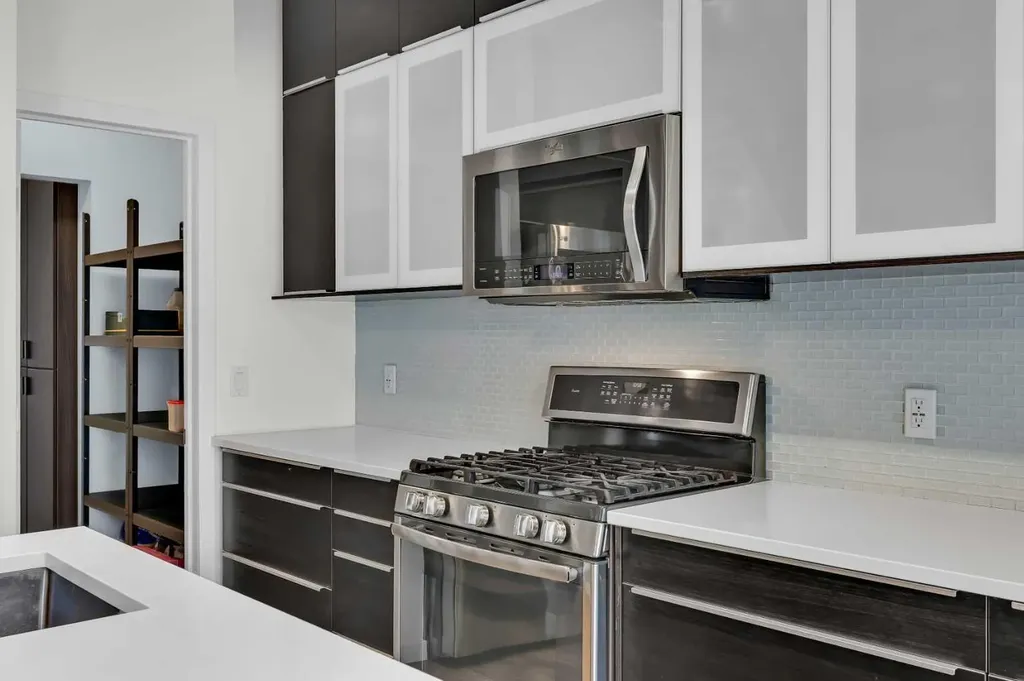 19 Bridleridge Green SW Calgary AB T2Y 0E4