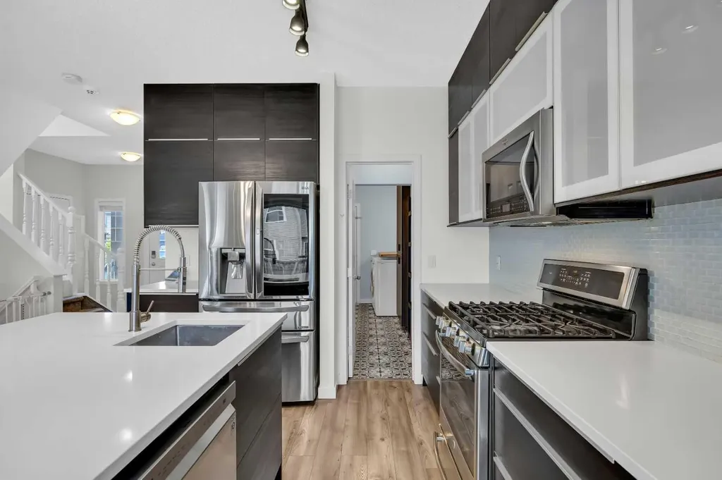19 Bridleridge Green SW Calgary AB T2Y 0E4