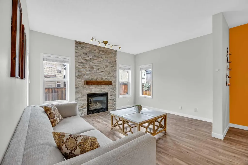 19 Bridleridge Green SW Calgary AB T2Y 0E4