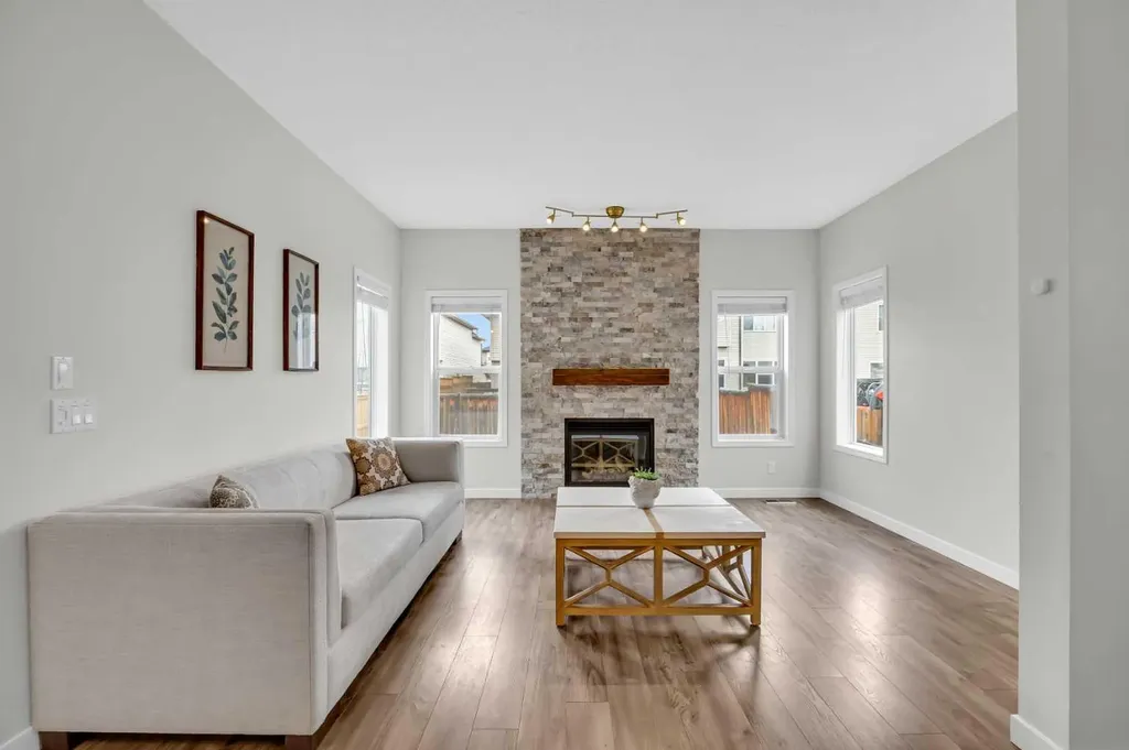 19 Bridleridge Green SW Calgary AB T2Y 0E4