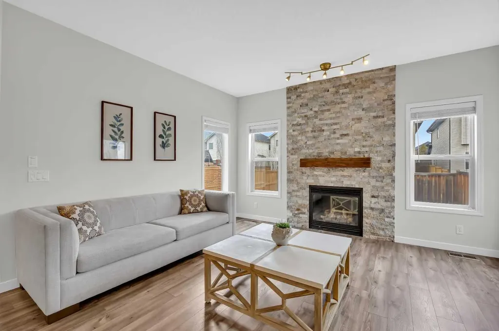 19 Bridleridge Green SW Calgary AB T2Y 0E4
