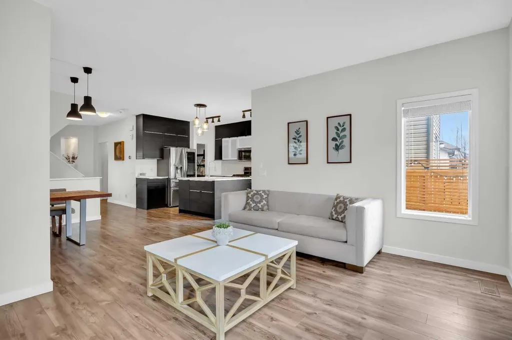 19 Bridleridge Green SW Calgary AB T2Y 0E4