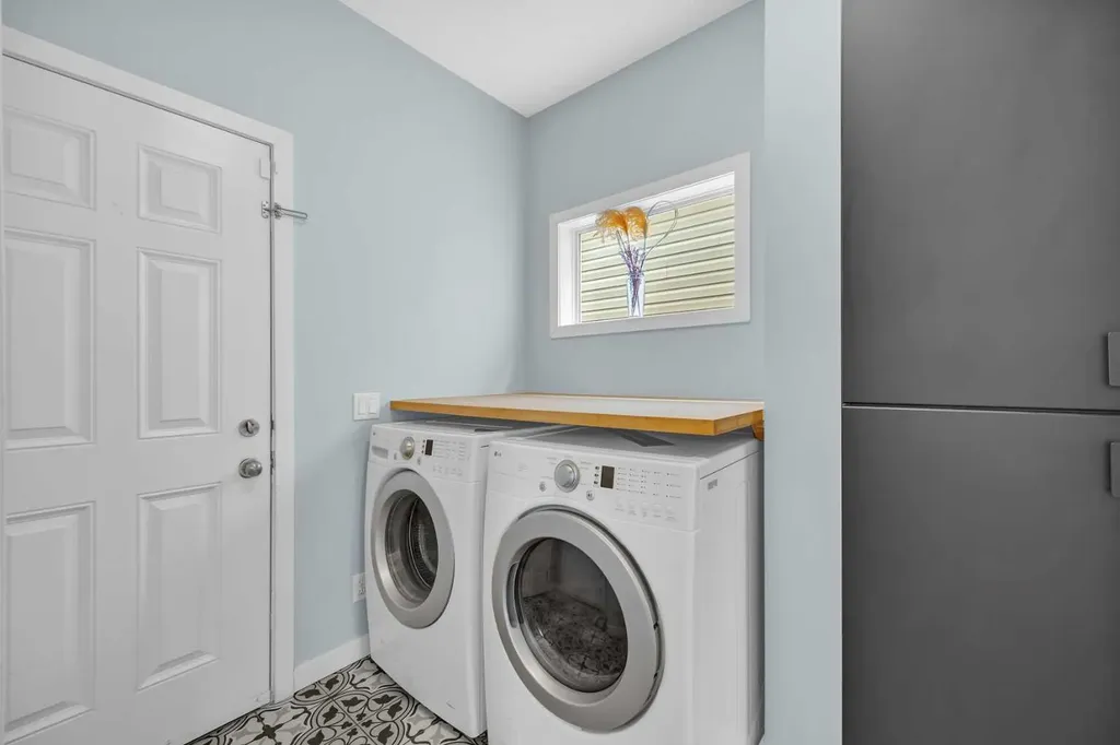 19 Bridleridge Green SW Calgary AB T2Y 0E4