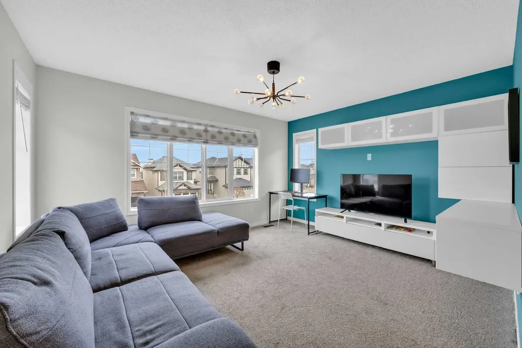 19 Bridleridge Green SW Calgary AB T2Y 0E4