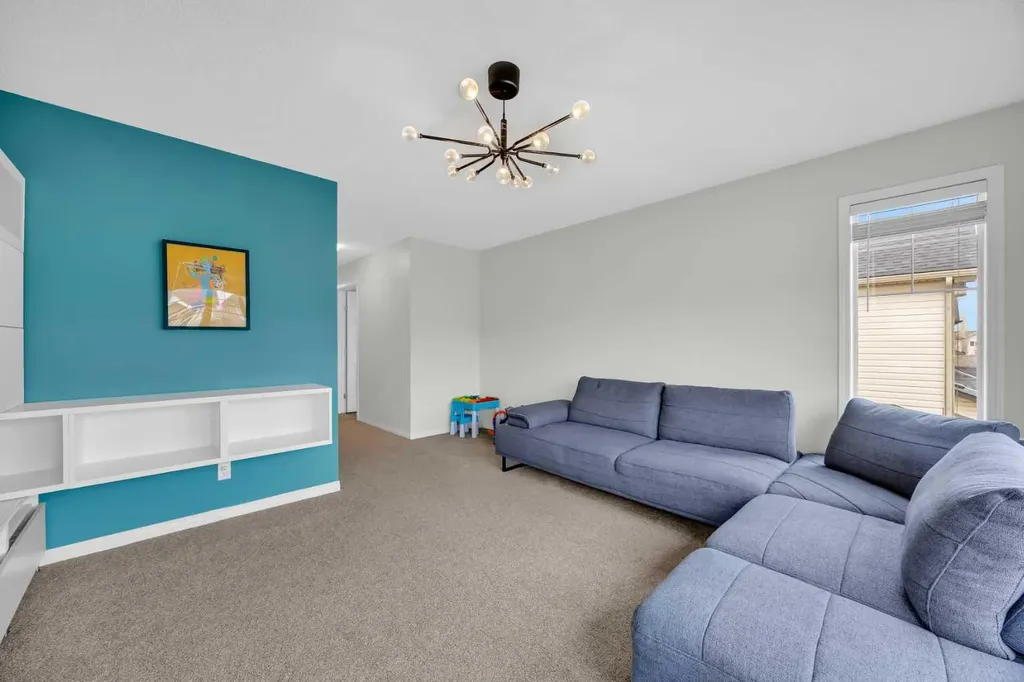 19 Bridleridge Green SW Calgary AB T2Y 0E4
