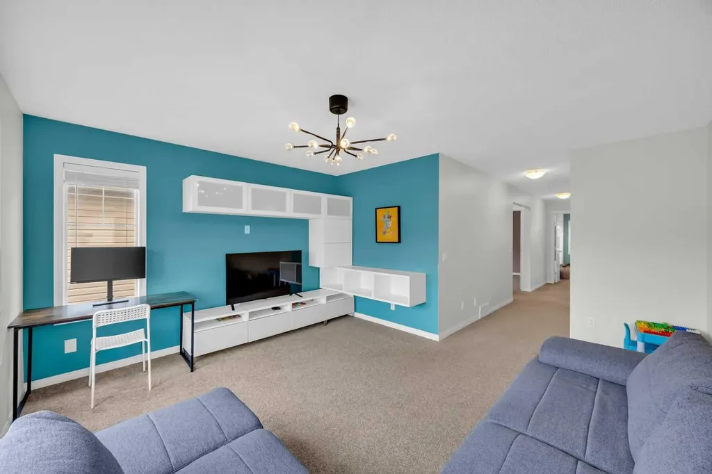 19 Bridleridge Green SW Calgary AB T2Y 0E4