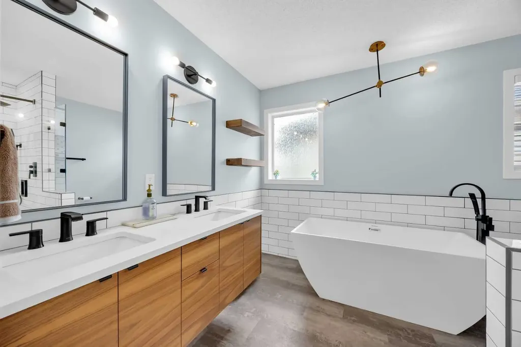19 Bridleridge Green SW Calgary AB T2Y 0E4