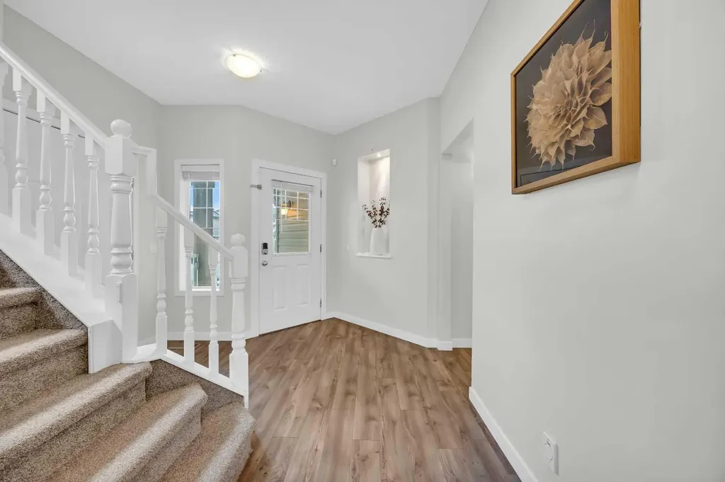 19 Bridleridge Green SW Calgary AB T2Y 0E4