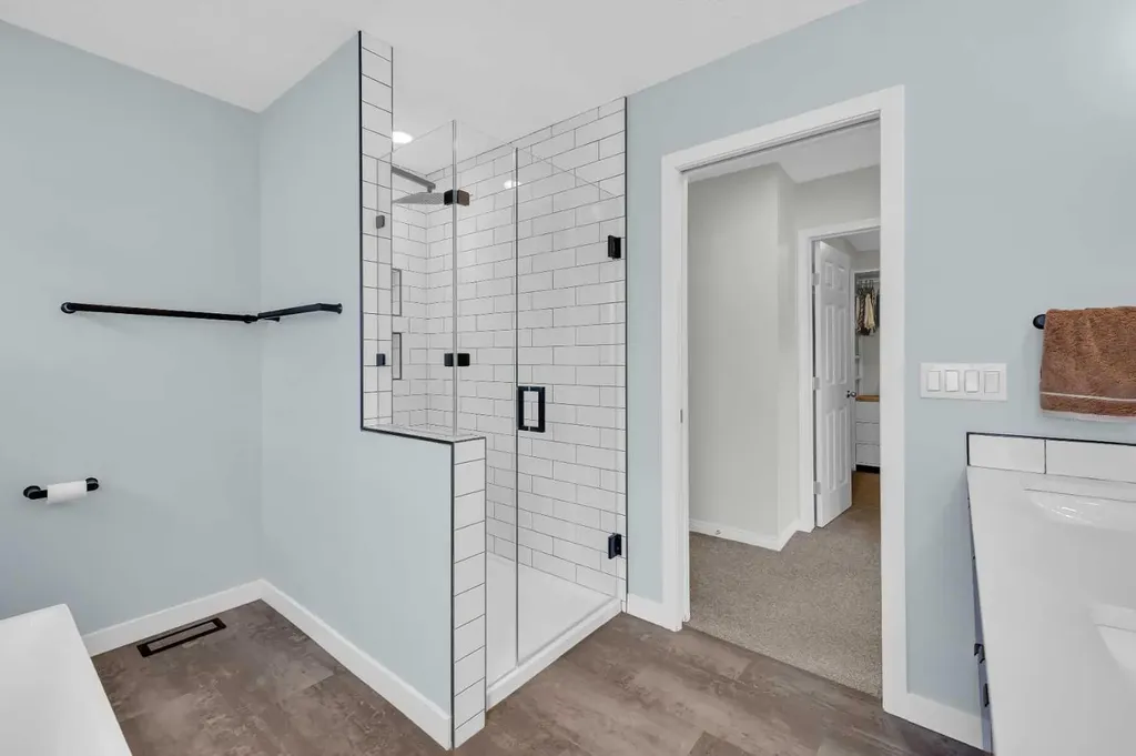 19 Bridleridge Green SW Calgary AB T2Y 0E4