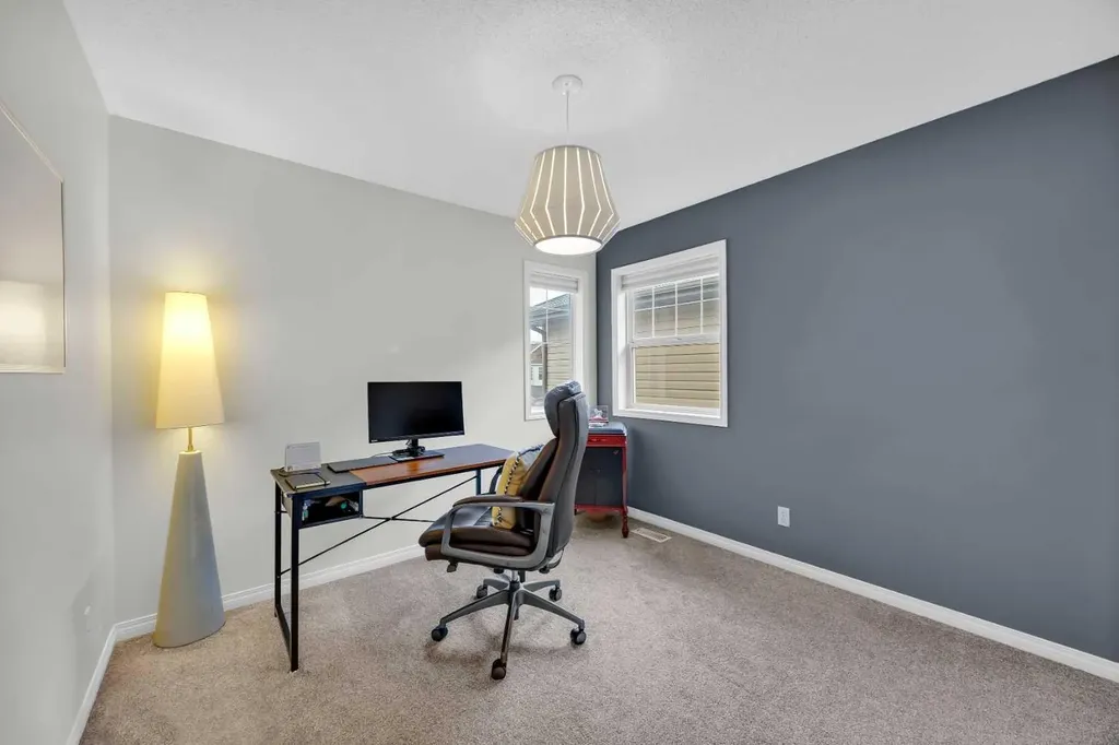 19 Bridleridge Green SW Calgary AB T2Y 0E4