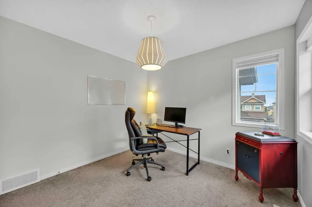 19 Bridleridge Green SW Calgary AB T2Y 0E4
