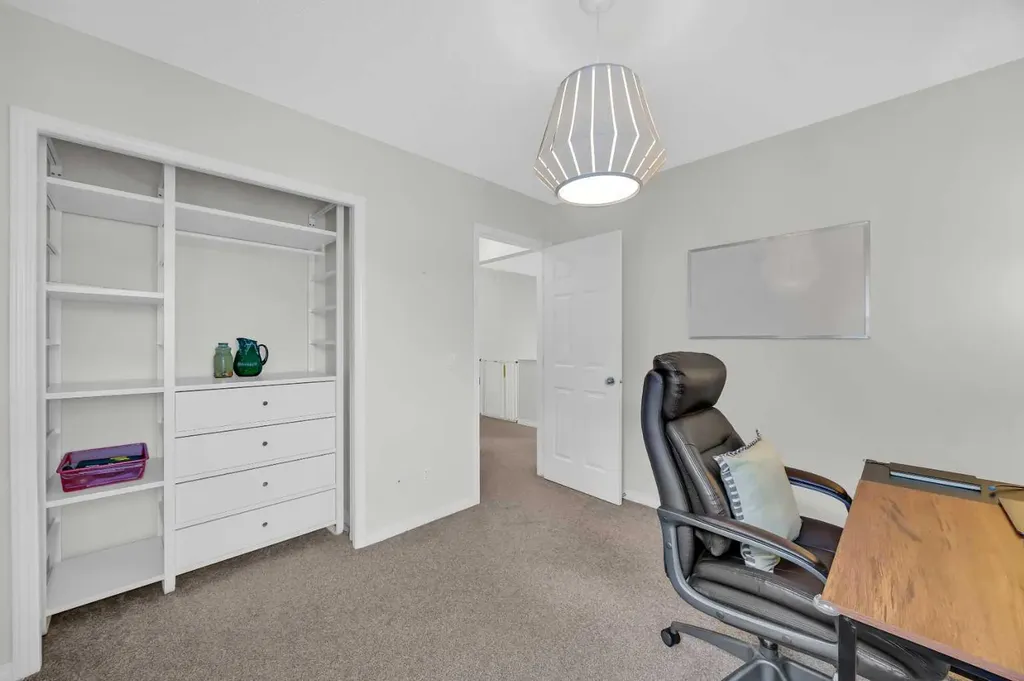19 Bridleridge Green SW Calgary AB T2Y 0E4