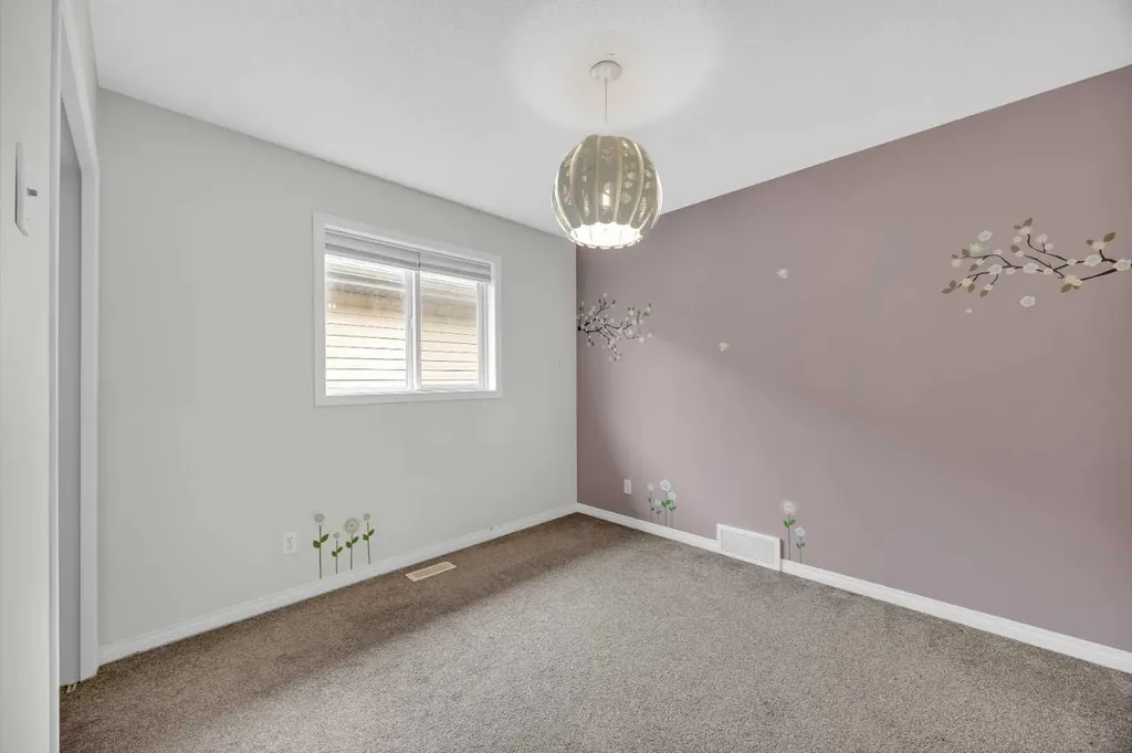 19 Bridleridge Green SW Calgary AB T2Y 0E4