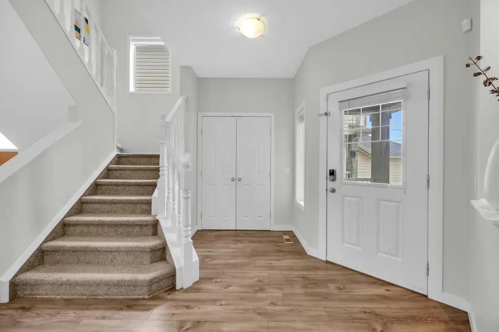 19 Bridleridge Green SW Calgary AB T2Y 0E4