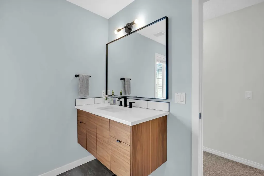 19 Bridleridge Green SW Calgary AB T2Y 0E4